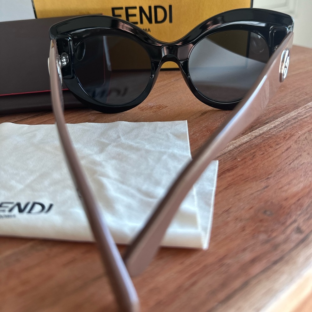 FENDI Black Frame Brown Leg Sunglasses - Picture 6 of 11